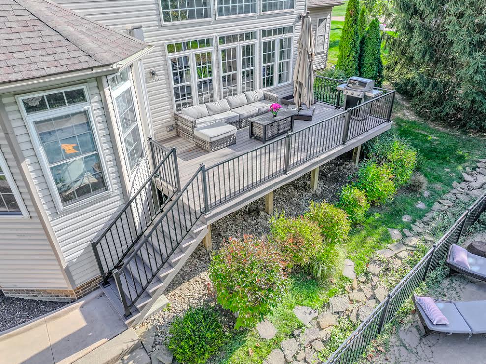 Composite Deck Builder in Lake County, Ohio